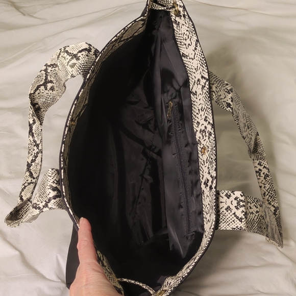 Large Guang Tong handbag with snake print handles and trim. - Picture 2 of 9